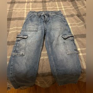 Woman’s American Eagle straight leg cargo. Size 4 short.